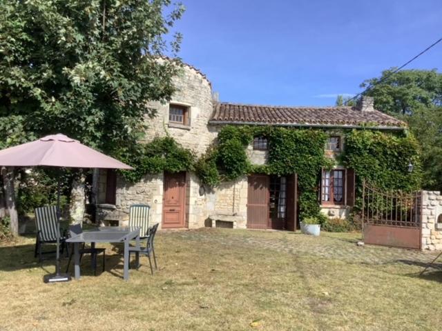 Balanzac Traditional Charentais Cottage In Countryside 25 Minutes From Royan מראה חיצוני תמונה